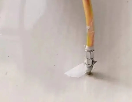 田林瓷砖空鼓维修公司专业解答在瓷砖铺贴过程中，如果使用的砂料过粗（如全部使用了粗砂），可能会导致以下问题